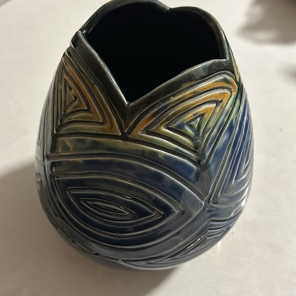 Cera Cuba Porcelain or ceramic Vase 7.5” high - Picture 10 of 17